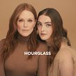We Glow by Hourglass Cosmetics. Un proyecto de Publicidad, Cine, vídeo, televisión y Música de Juan Dussán & Alex Wakim - 20.09.2022