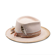 Pear Jam Bespoke Handmade Hat. Un proyecto de Diseño de moda de NOMADE MODERNE HATS - 08.10.2022