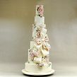 Hand painted wedding cake inspired by an Ian Staurt wedding dress Ein Projekt aus dem Bereich Malerei, Kreativität, Gastronomiefotografie und Traditionelle Illustration von Emily Hankins - 17.11.2022