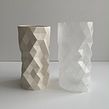 Facet vase in Acrylic resin. Projekt z dziedziny Craft, Design,  Projektowanie 3D, Ceramika, Rzeźba, Projektowanie wnętrz, Wzornictwo przem, słowe i  Sztuki piękne użytkownika Phil Cuttance - 10.01.2023