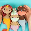 Sereias e sereios em amigurumi. Amigurumi, Crochê, Artesanato, e Design têxtil projeto de Bia Moraes - 18.12.2023