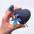 HEART SHAPED BROOCH WITH A MINIATURE ROSE. Un proyecto de Diseño textil, Diseño de moda, Diseño de jo y as de Svetlana Faulkner - 14.02.2024
