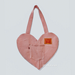Pink Upcycled Jeans Heart-Shaped Tote Bag Ein Projekt aus dem Bereich Upc, cling, Nähen und Modedesign von Luisa Hurtado - 22.02.2024
