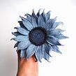 Upcycled Denim Sunflower Brooch Ein Projekt aus dem Bereich Modedesign, Textildesign, Textilfärbung, Upc und cling von Svetlana Faulkner - 11.03.2024