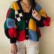 Harry Styles Inspired Patchwork Cardigan. Un progetto di Uncinetto, Fiber Art, Fashion design e Artigianato di Grace Xu - 09.04.2024