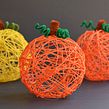 Yarn Pumpkins Using Balloons. Een project van Craft y Creativiteit met kinderen van Debbie Chapman - 12.07.2024