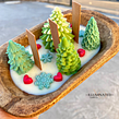 Christmas Grinch Inspired Wooden Dough Bowl Candle. Un proyecto de Artesanía de xoilluminated (Belinda Resendez) - 21.07.2024