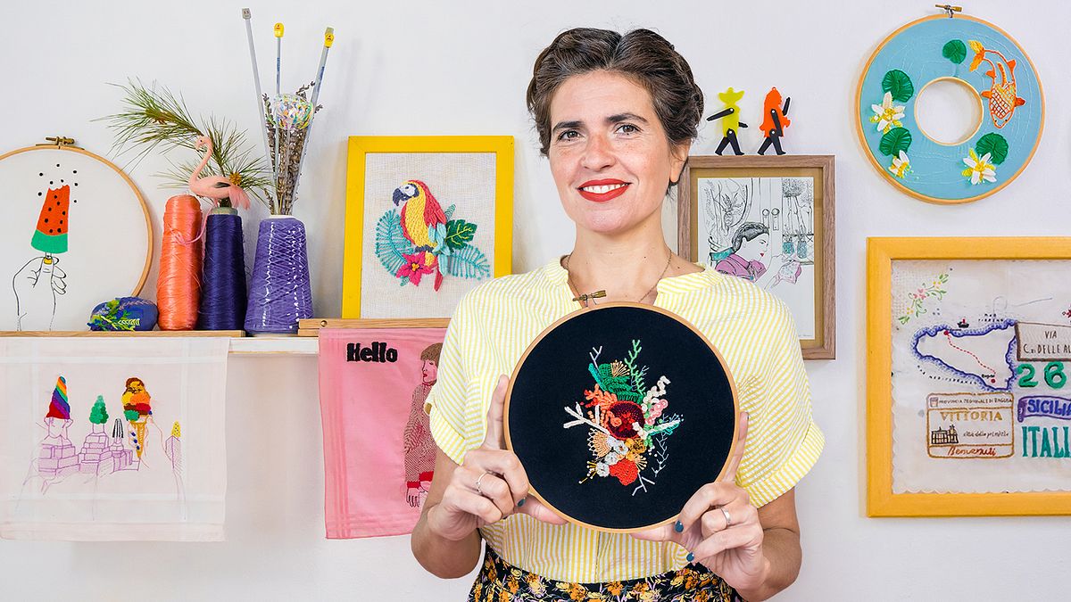 Techniques avancées de broderie : points et compositions en volume