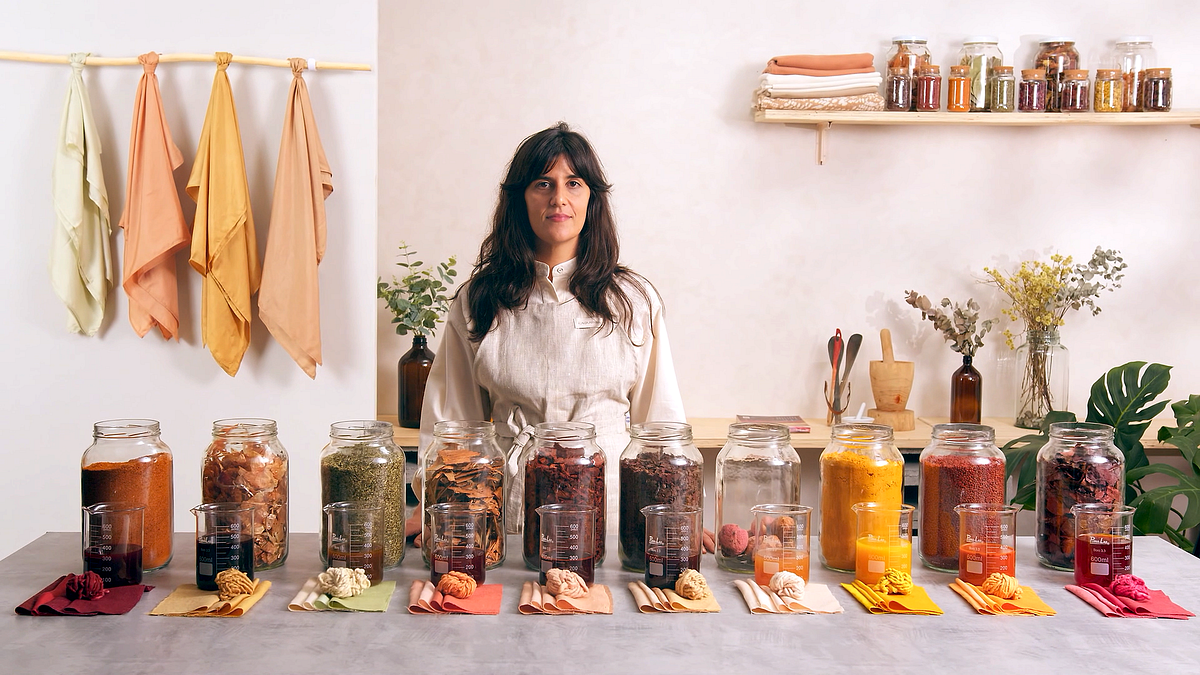 Roupas vivas: design sustentável e tingimento botânico