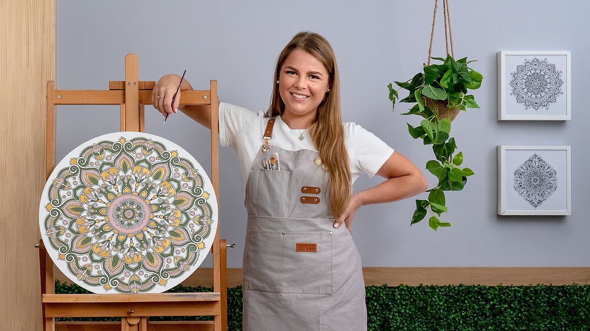 Mandala in acrilico con tecniche professionali