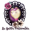 LA GATITA PRESUMIDA - Creación de logo y aplicaciones de imagen de marca para tienda online de complementos. Br, ing, Identit, Graphic Design, and Traditional illustration project by Julia Salinas - 02.24.2014