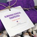 Etiqueta "Almohada Cervical Terapéutica". Un proyecto de Artesanía, Diseño y Diseño gráfico de Laura Sarrió - 26.11.2014