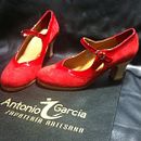 Video de la fabricación de zapatos de flamenco para Antonio Garcia. Projekt z dziedziny Craft i Projektowanie obuwia użytkownika Raul Rodajo Vegas - 02.01.2015