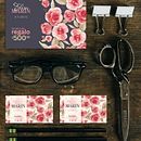 flores para mis bolsas. Un proyecto de Br, ing e Identidad, Dirección de arte y Diseño de Elisa Marín - 06.01.2015