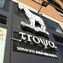 Troya Servicios Inmobiliarios. Un proyecto de Arquitectura interior, Br, ing e Identidad, Diseño de interiores, Diseño gráfico y Publicidad de Slogan Estudio Diseño Gráfico y Publicidad - 09.02.2015