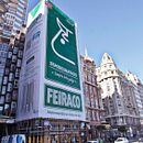 Feiraco - Un céntrico edificio convertido en un brik de leche de 31 metros. Un proyecto de Publicidad de quattro idcp Agencia de Publicidad Integral. Creatividad y mucho "sentidiño". - 04.03.2015