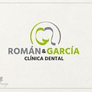 Imagen corporativa para Clínica Dental . Un projet de Br, ing et identité , et Design graphique de Roberto Gualda - 01.08.2015