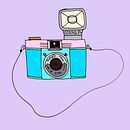 My soulmate, mi camera.. Un proyecto de Diseño de producto, Diseño editorial, Diseño gráfico, Fotografía e Ilustración tradicional de moon_illustrator - 15.03.2016