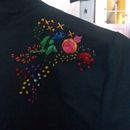 Primer bordado (recuperé un abrigo con manchas de lejía ;-). Un proyecto de Diseño de Maria Victoria Pita - 18.01.2017