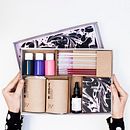Marbling Kit. Arts, Crafts, Design, and Packaging project by Fábrica de Texturas - 03.22.2017