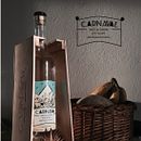 Etiqueta y envase "Mezcal Carnaval". Un proyecto de Diseño de producto y Diseño gráfico de Iván Reyes - 01.04.2016