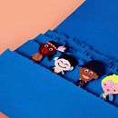 Cartel publicitario para documental HISTORIAS NACIONALES EN UN MARCO GLOBALIZADO. Design, Character Design, Graphic Design, Education, Set Design, Photograph, Paper Craft, and Advertising project by Pablo Yagüe López - 10.20.2015