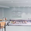 pescaderia . Un proyecto de Arquitectura interior, Br, ing e Identidad, Diseño, Diseño de iluminación, Diseño de interiores, Diseño, creación de muebles					 y Diseño gráfico de Minúscula Interiorisme - 04.12.2016