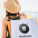 BLACK LION. Projekt z dziedziny Br, ing i ident, fikacja wizualna,  Kaligrafia, Design, Projektowanie dodatków, Projektowanie produktowe, Projektowanie ubrań, Projektowanie graficzne, Grafika wektorowa, T, pografia,  Nazewnictwo,  Reklama, T i pografia użytkownika Jose Manuel Nieto Sánchez - 09.02.2018