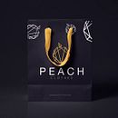 Peach Clothes. Een project van Grafisch ontwerp, Marketing y  Reclame van duffel_25 - 29.06.2018