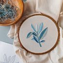 Hoja de canelo. Embroider, and Design project by Karen Barbé - 09.06.2018