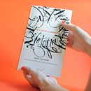 *en el ojo de la tormenta Ein Projekt aus dem Bereich Br, ing und Identität, Kalligrafie, Kunstleitung, Verlagsdesign, Grafikdesign, Schrift, T und pografie von Florencia Suárez - 18.01.2019