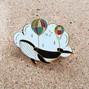 Whale in the clouds - Hard enamel pin. Un proyecto de Artesanía, Diseño de complementos, Diseño de jo, as, Diseño de producto, Diseño gráfico e Ilustración tradicional de K de Kevin - 20.01.2019