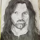 tuve problemas con los ojos y el texturizado de la ropa, igual para ser mi primer retrato estoy conforme. Een project van  Portrettekening van Hernán da Costa - 27.01.2019