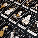 TAROT en clé de sol. Un projet de Direction artistique, Illustration traditionnelle , et Packaging de Violeta Serratosa - 06.02.2019