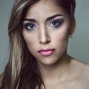 Mi Proyecto del curso: Retoque fotográfico de moda y belleza con Photoshop. Un proyecto de Diseño, Diseño de moda, Fotografía de estudio, Fotografía de moda, Fotografía de retrato y Fotografía digital de Alexandra Zapata - 16.02.2019