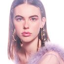 Revlon / TFS MAGAZINE. Un proyecto de Diseño de moda, Fotografía, Fotografía de estudio, Fotografía de moda y Fotografía de retrato de Alan Narvaez Navarrete - 27.08.2019