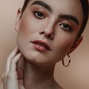 Retratos Maggie. Un proyecto de Fotografía artística, Fotografía de moda y Fotografía de retrato de Marcela Cerbon - 10.10.2019
