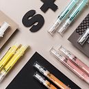 Summe Cosmetics . Un progetto di Direzione artistica, Design, Fotografia di prodotti e Illuminazione fotografica di cactusoup - 04.05.2019