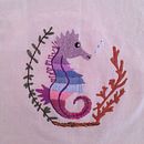 Un hipocampo ilustrado y bordado por mi  . % brendaflorentin29 tarafından hazırlanan  projesi - 02.17.2020