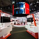 Vodafone booth - GSMA MWC 2019. Arquitetura, Arquitetura de interiores, Design, 3D Design, Design de iluminação, e Produção audiovisual projeto de Mac Group Stands - 17.02.2020