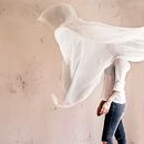 El viento que se lo lleva todo: Autorretrato fotográfico artístico. Un proyecto de Fotografía artística y Fotografía de retrato de glenda eriz gutierrez - 24.03.2020