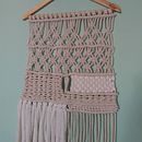 Para o curso de macramê, minha peça: Grande Dia. Em breve no @arrochaonomacrame. Me sigam que ja já terão muitas novidades! . Projekt z dziedziny Makrama użytkownika Raquel Pinheiro - 14.04.2020