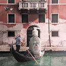surrealismo, Venecia ( contexto ), objeto ( alcohol en gel ).. Un proyecto de Composición fotográfica de Damián García - 11.05.2020