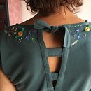 Vestido bordado. Un projet de Broderie de Mabel Zúñiga - 27.04.2020