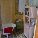 baño y ante baño con baldosas calcáreas en pared y piso Ein Projekt aus dem Bereich Architektur von Juan Manuel Rossi - 04.05.2020