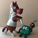 Mini Horse and Hay Sidekick Art Toys. Een project van 3D-karakterontwerp,  3D-modellering, Art to y Speelgoedontwerp van Marti McGinnis - 10.05.2020