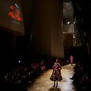 Fashion Show + Expo Audiovisual en Museo Guggenheim Bilbao: "IED 25 años Diseñando el Futuro en España. . % Hernan Ordoñez tarafından hazırlanan Markalaşma ve Kimlik, Tasarım, Moda Tasarımı, Grafik Tasarım, Eğitim, Ola, lar, Pazarlama, Ve Hareketli Grafikler projesi - 06.06.2020