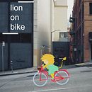 lion on bike. Drawing, Character Design, and Traditional illustration project by marcela hattemer - 06.07.2020