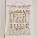 My first tapestry project from the Introduction to Macramé course. Macramê projeto de Everything Knots Macramé - 29.05.2020
