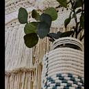Funda decorativa para jarrón o macetas . Un proyecto de Artesanía, Creatividad, Decoración de interiores y Macramé de Fe Barroso - 19.08.2020